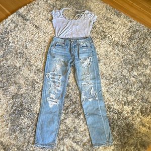 American Eagle Tomgirl Jeans Distressed Ripped 00 Regular Light Wash + Shirt